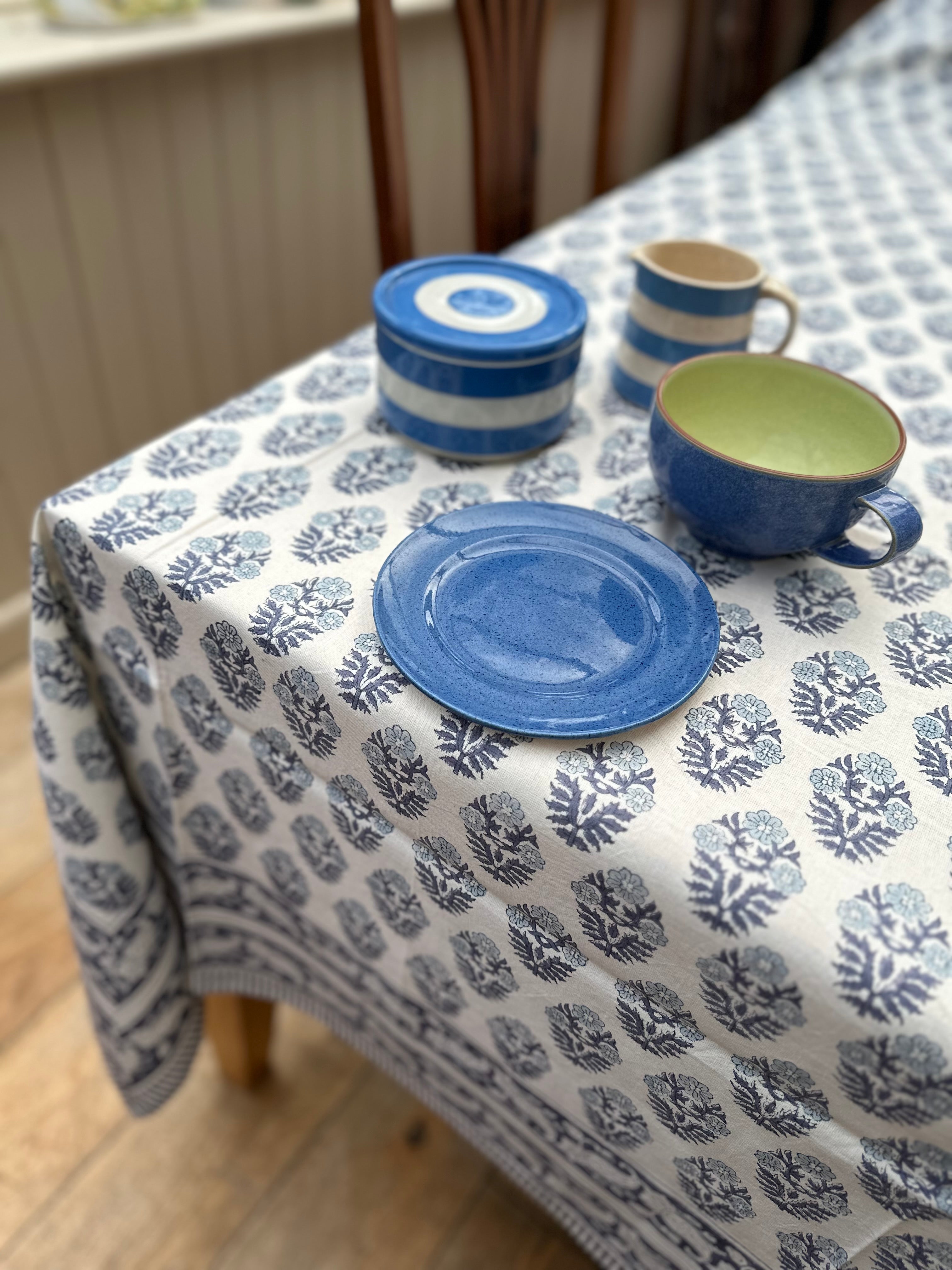 White Flower Brindisi Tablecloth