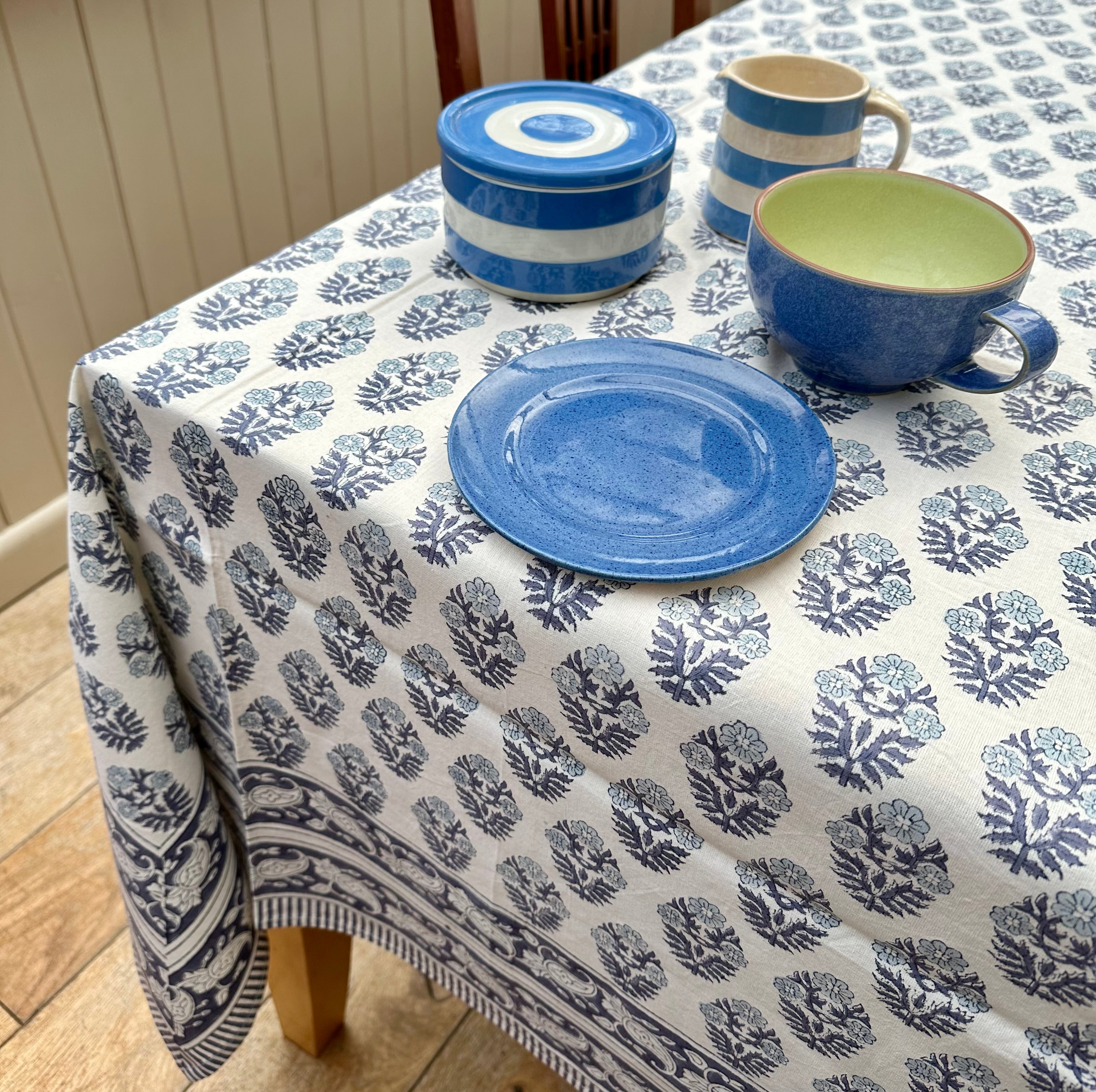 White Flower Brindisi Tablecloth