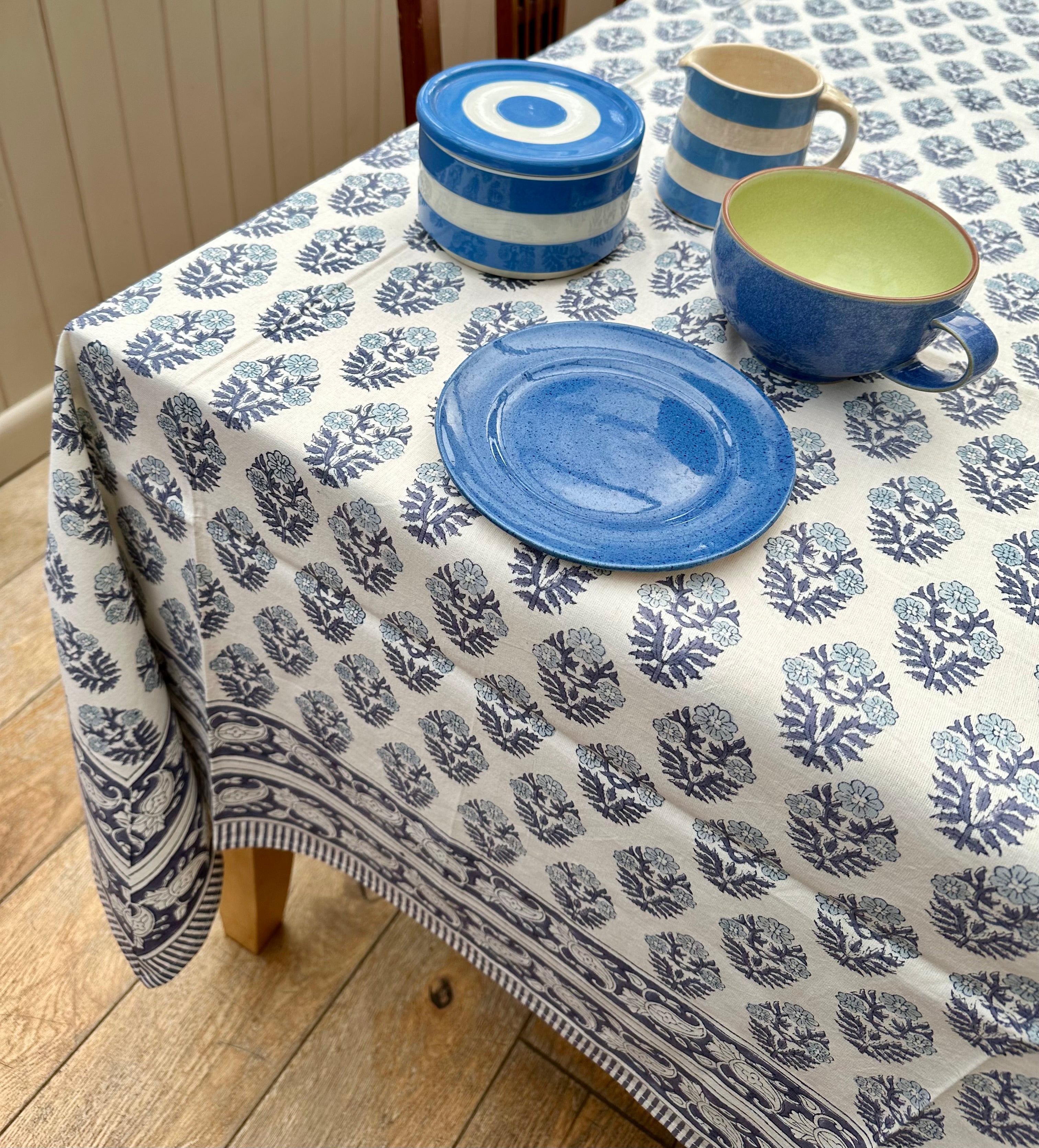 White Flower Brindisi Tablecloth