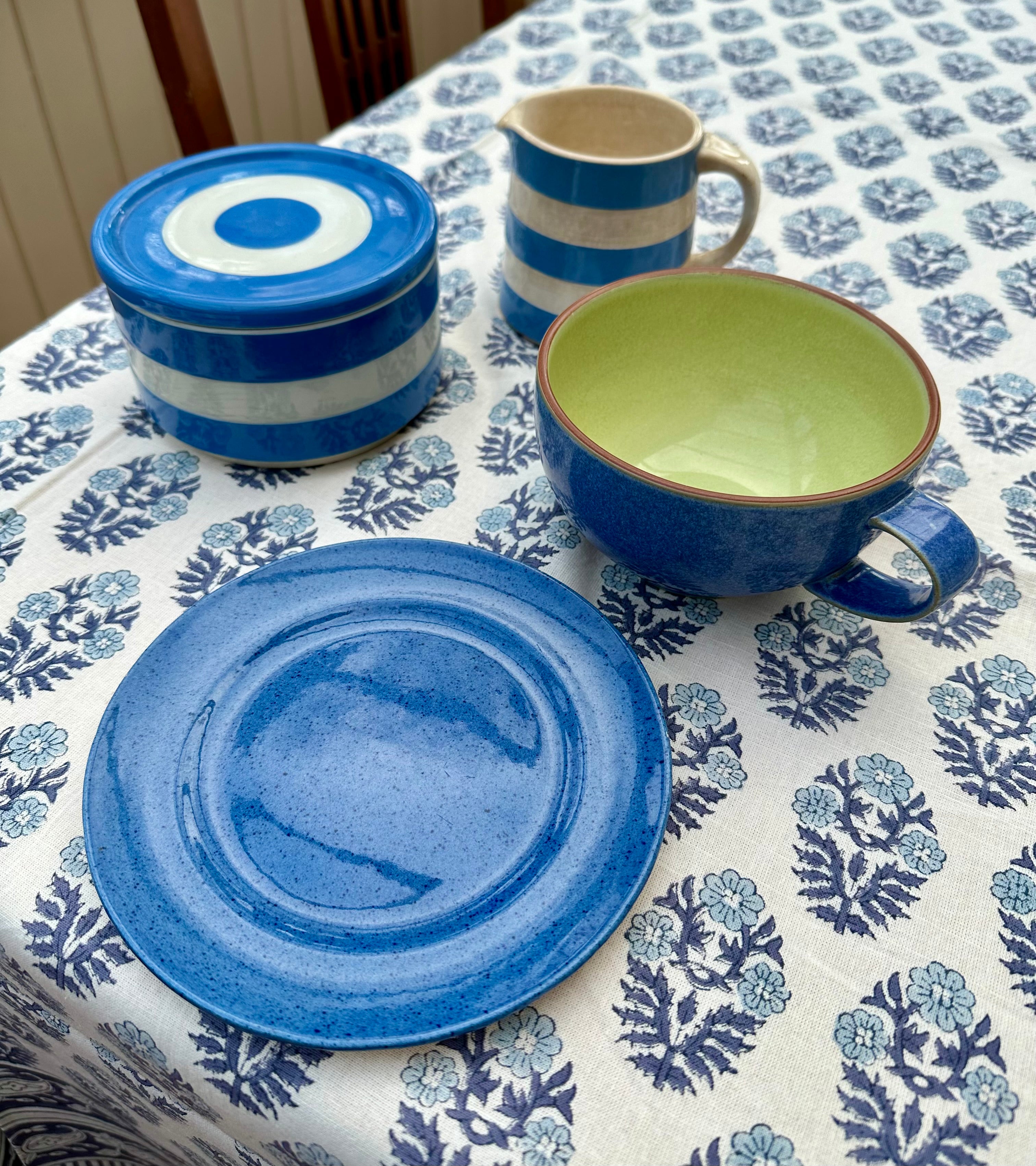 White Flower Brindisi Tablecloth
