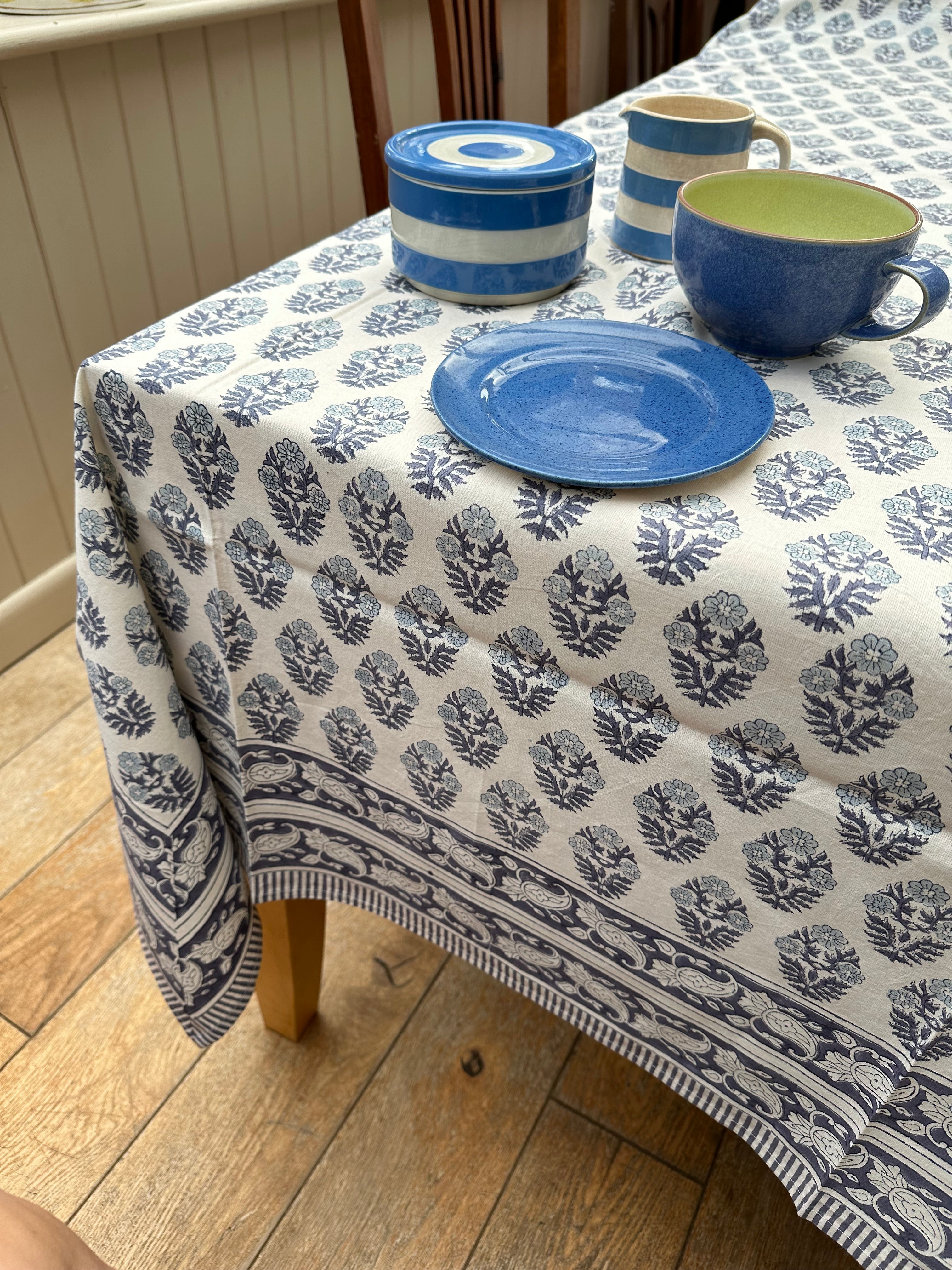 White Flower Brindisi Tablecloth