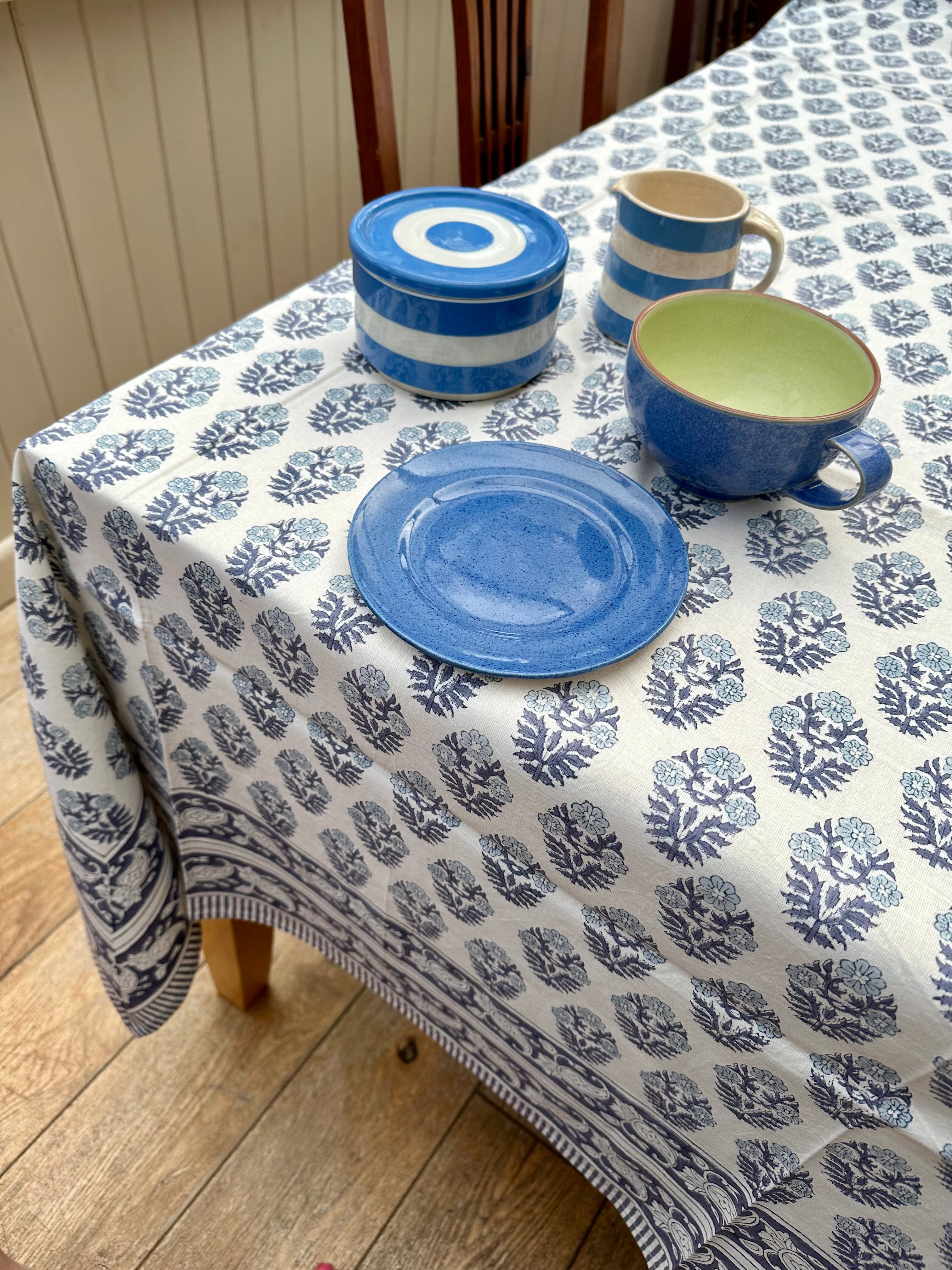 White Flower Brindisi Tablecloth