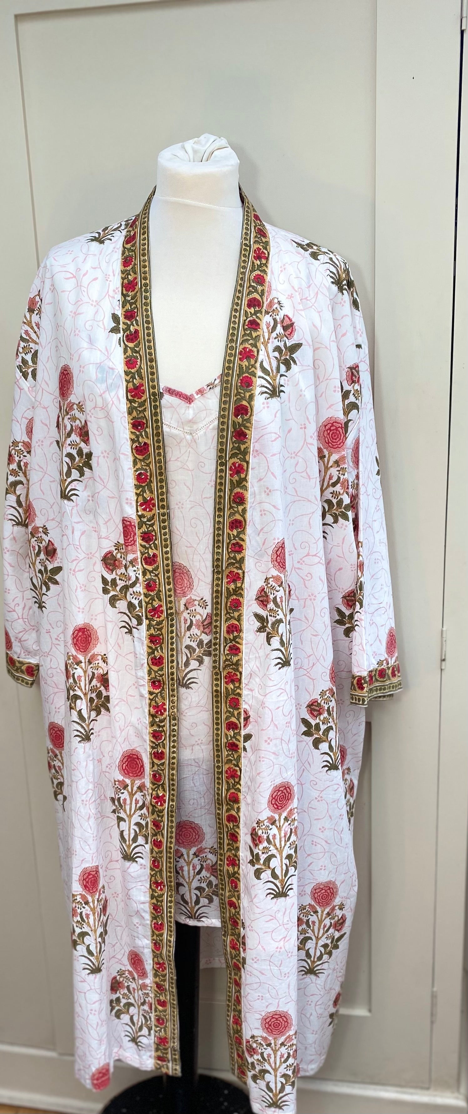 Carla Autumn Carnation Nightie and Dressing Gown Set