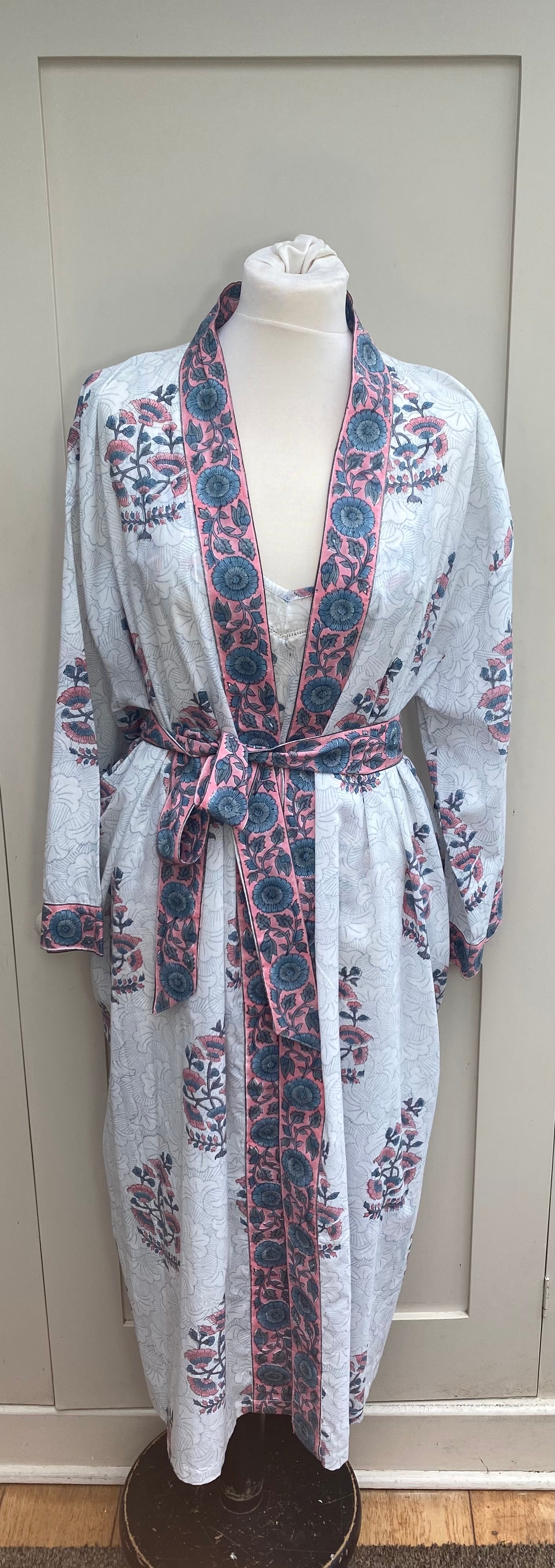 Carla Pink Daisy Nightie and Dressing Gown Set